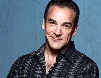 first became aware of mandy patinkin s amazing voice when i listened